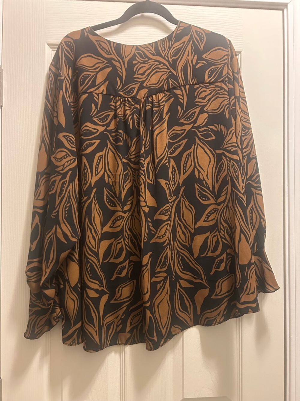 NWT- Women’s TTahari Woven Button-Front Blouse in Black & Camel. Size 3X - Picture 3 of 3
